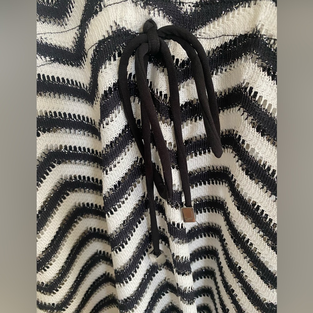 Elan Black and White Chevron Top - Picture 3 of 4